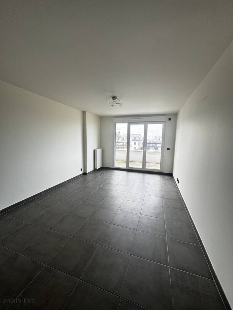 Appartement à louer 875 € 2 pièces 1 chambre 45 m² Étage 4/5 Aulnay sous Bois 93600