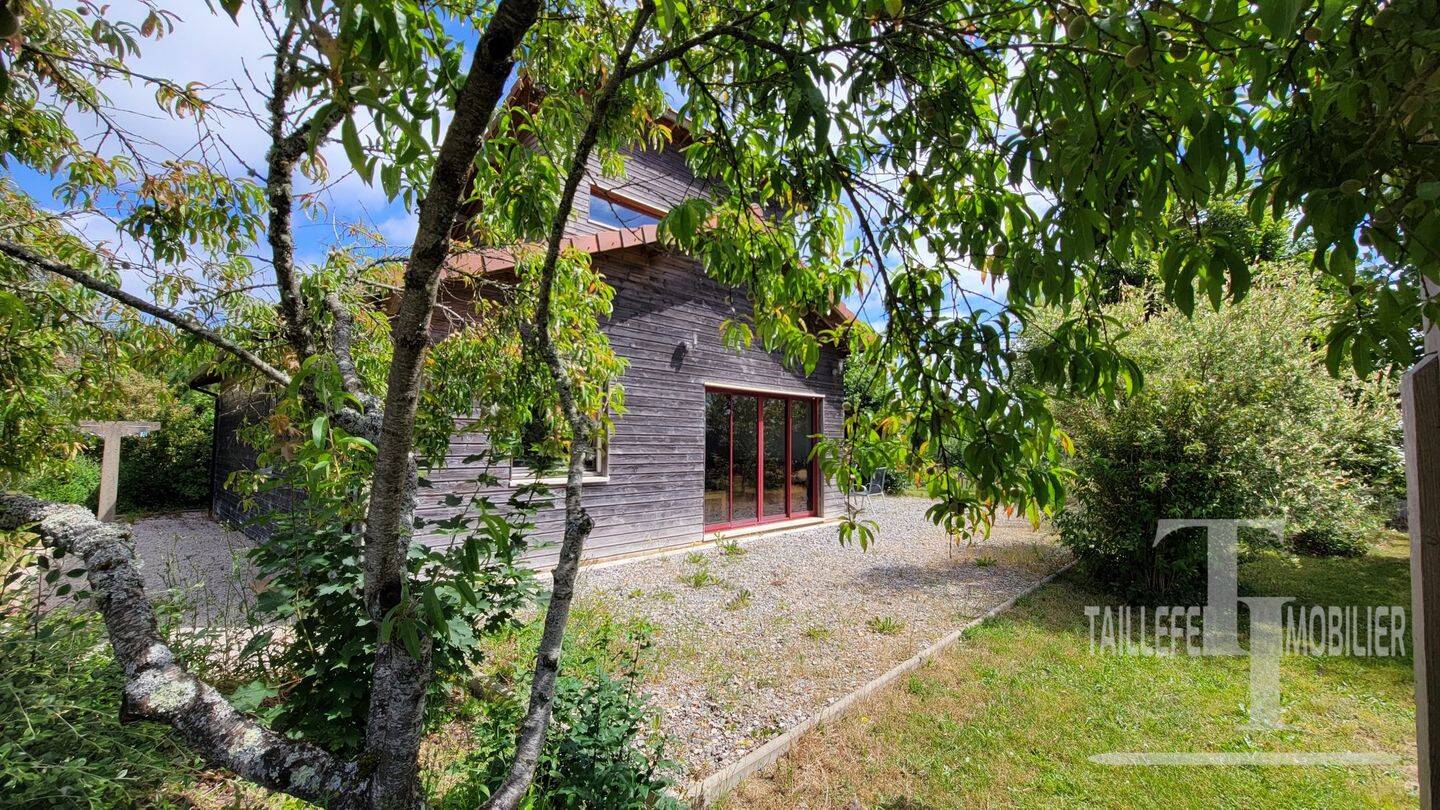 Maison 5 pièces 155 m² · à Saint-Yrieix-la-Perche · 155 m² · 250 000 €