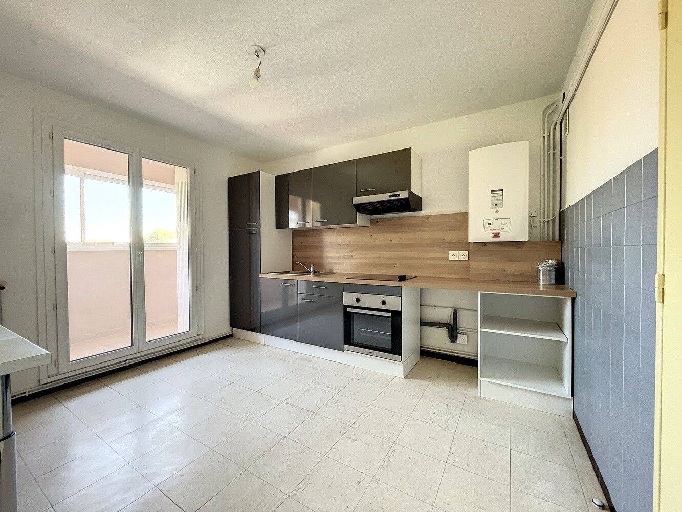 Appartement 4 pièces 85 m² · à Sénas · 85 m² · 863 €