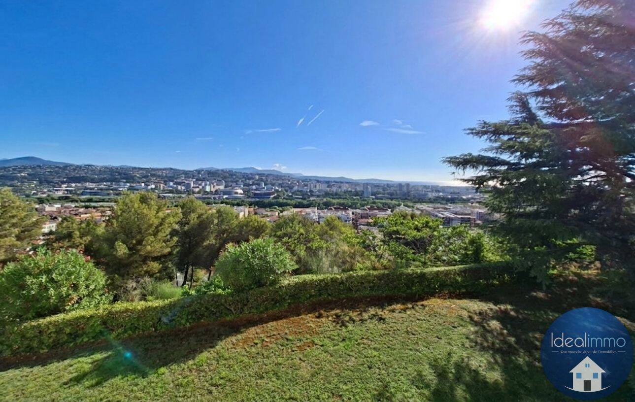 Appartement 5 pièces 134 m² · à Saint-Laurent-du-Var · 134 m² · 520 000 €