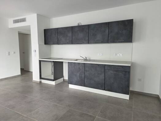 Appartement à louer 1 300 € 3 pièces 2 chambres 65 m² Étage 6/15 Corniche Fleurie Nice 06200