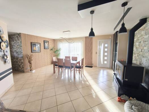 Maison de plain-pied à vendre 308 000 € 6 pièces 3 chambres 125 m² 779 m² de terrain Les Epesses 85590