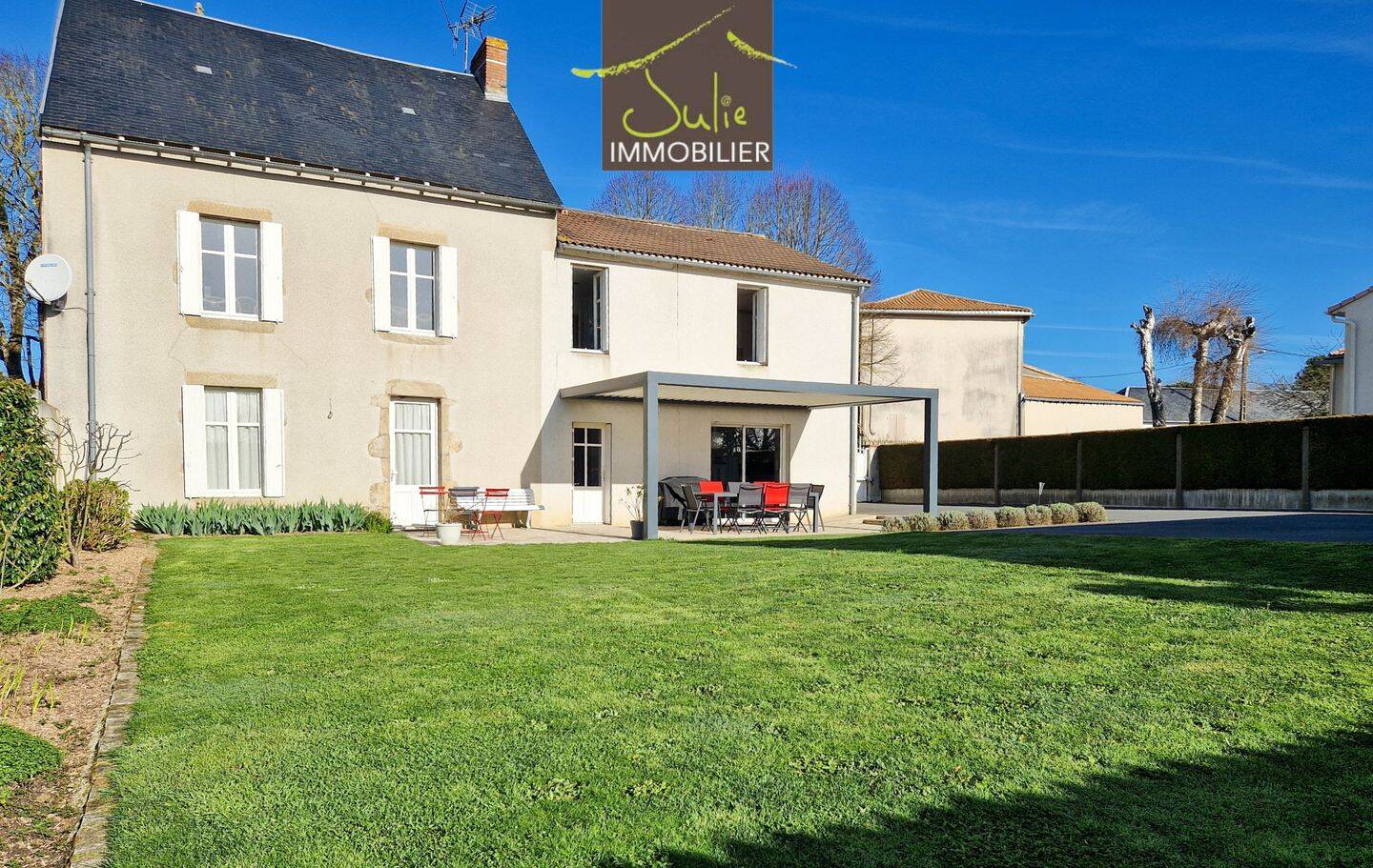 Maison 8 pièces 170 m² · à Bressuire · 170 m² · 304 500 €