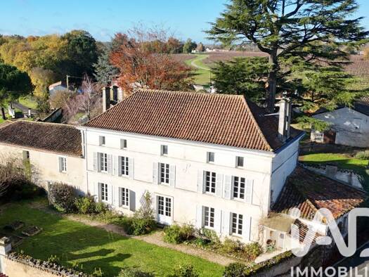 Demeure à vendre 720 000 € 10 pièces 6 chambres 335 m² 2 966 m² de terrain Bourg-Charente 16200