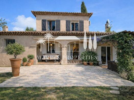 Maison à vendre 837 000 € 3 pièces 2 chambres 147 m² 690 m² de terrain Gassin 83580