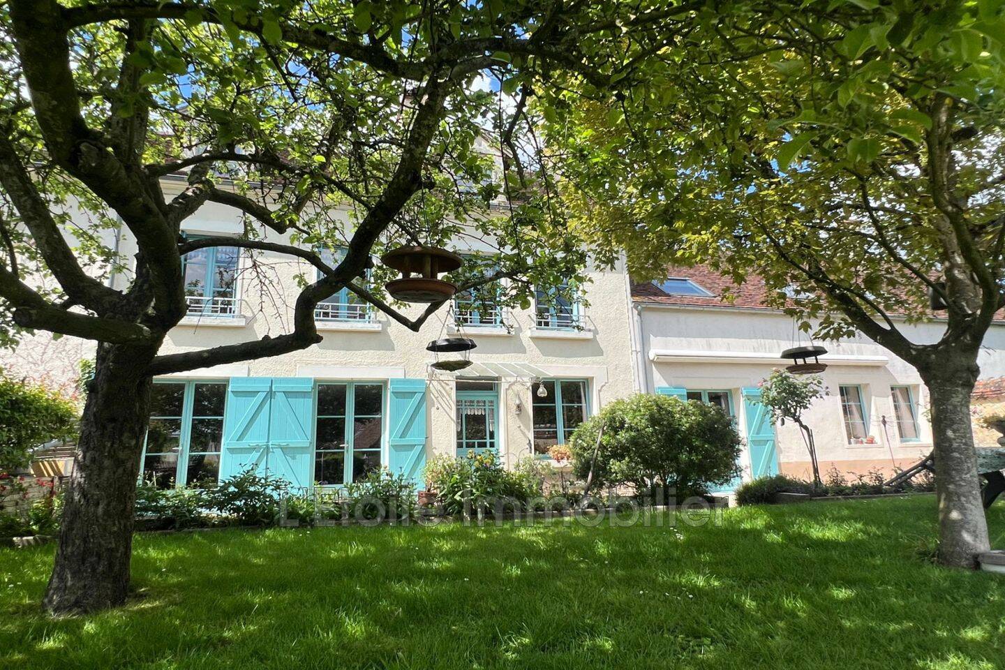 Maison 1 pièce 145 m² · à Le Pin-la-Garenne · 145 m² · 195 000 €