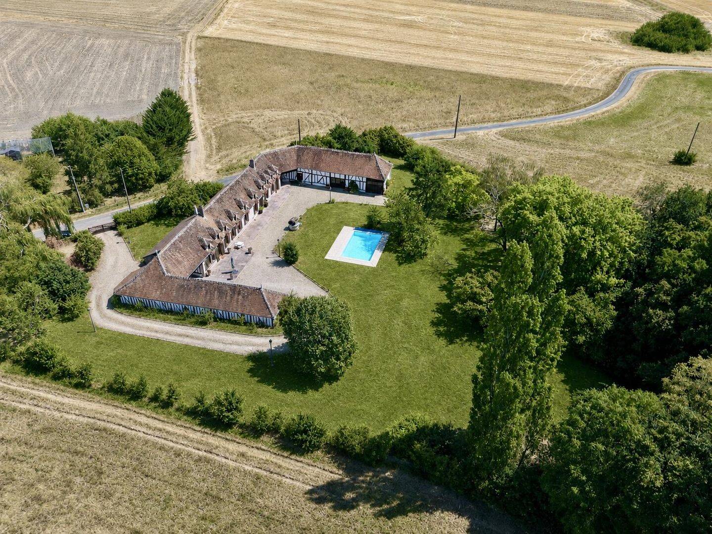 Maison 1 pièce 303 m² · à Beaune-la-Rolande · 303 m² · 575 000 €