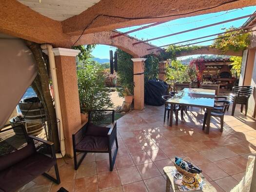 Maison de plain-pied à vendre 359 000 € 7 pièces 4 chambres 127 m² 1 558 m² de terrain Rosières 07260