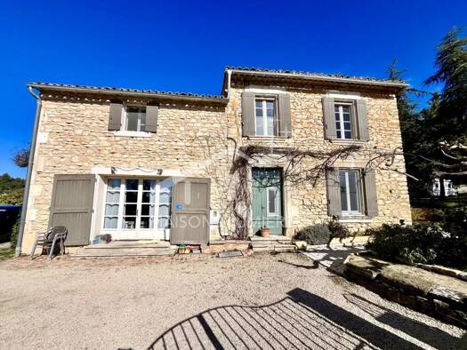 Maison à vendre 550 000 € 6 pièces 4 chambres 183 m² Saint-Saturnin-lès-Apt 84490