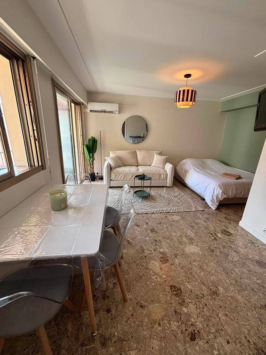 Appartement 1 pièce 29 m² · à Antibes · 29 m² · 860 €