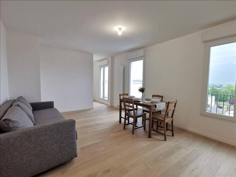 Appartement à louer 1 150 € 1 pièce 37 m² 5ème étage disponible à partir du 14/05/2025 Les Joncs Marins-Croix d'Eau Le Perreux-sur-Marne 94170