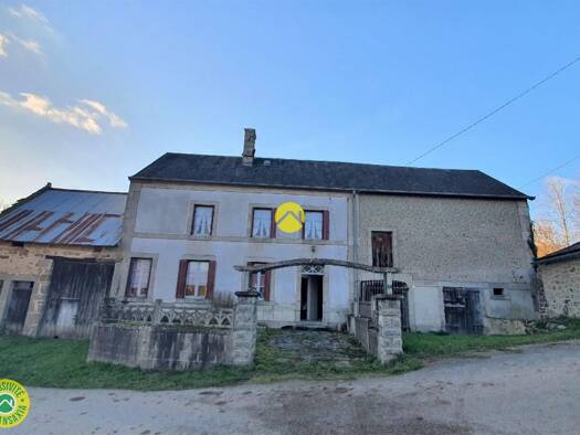 Maison à vendre 77 500 € 4 pièces 2 chambres 90 m² 1 180 m² de terrain Auzances 23700