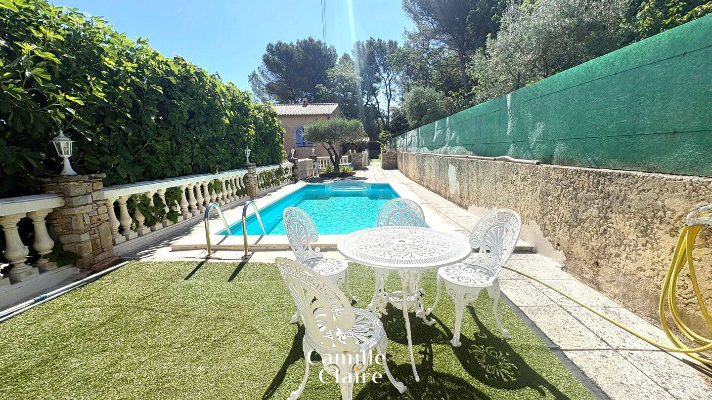 Maison 7 pièces 160 m² · à Saint-Savournin · 160 m² · 579 000 €