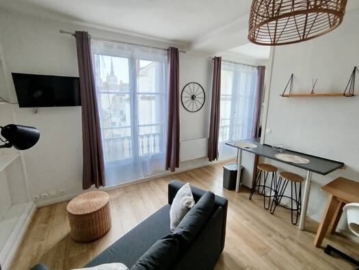 Appartement à louer 545 € 1 pièce 30 m² Étage 2/3 Centre Ville-Fenet-Petit Puy Saumur 49400