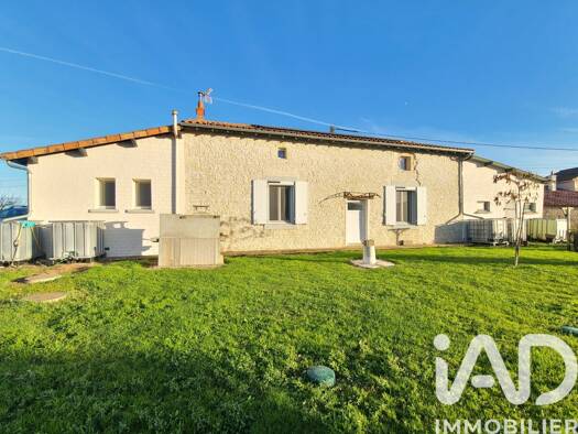 Maison à vendre 157 000 € 3 pièces 2 chambres 79,8 m² 1 650 m² de terrain Chaunay 86510