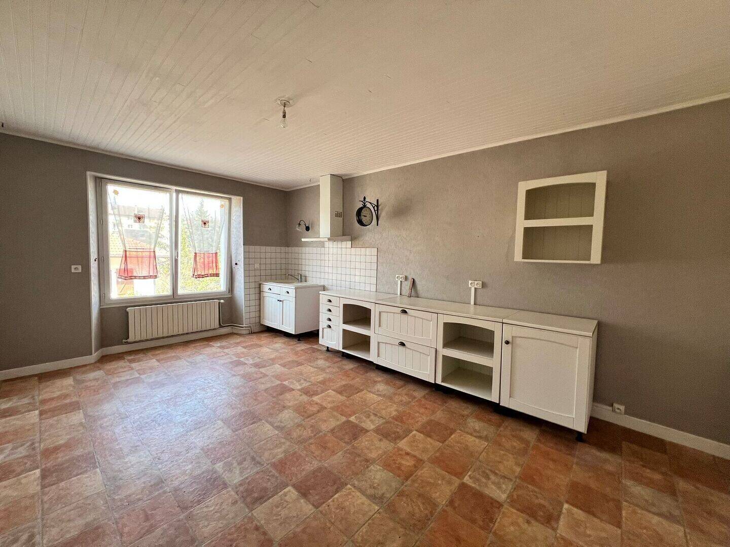 Maison 4 pièces 89 m² · à Darney · 89 m² · 46 000 €