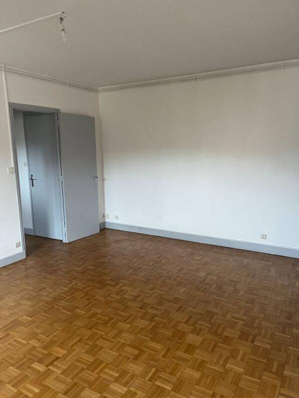 Appartement 2 pièces 43 m² · à Lyon 8ème Arrondissement · 43 m² · 767 €