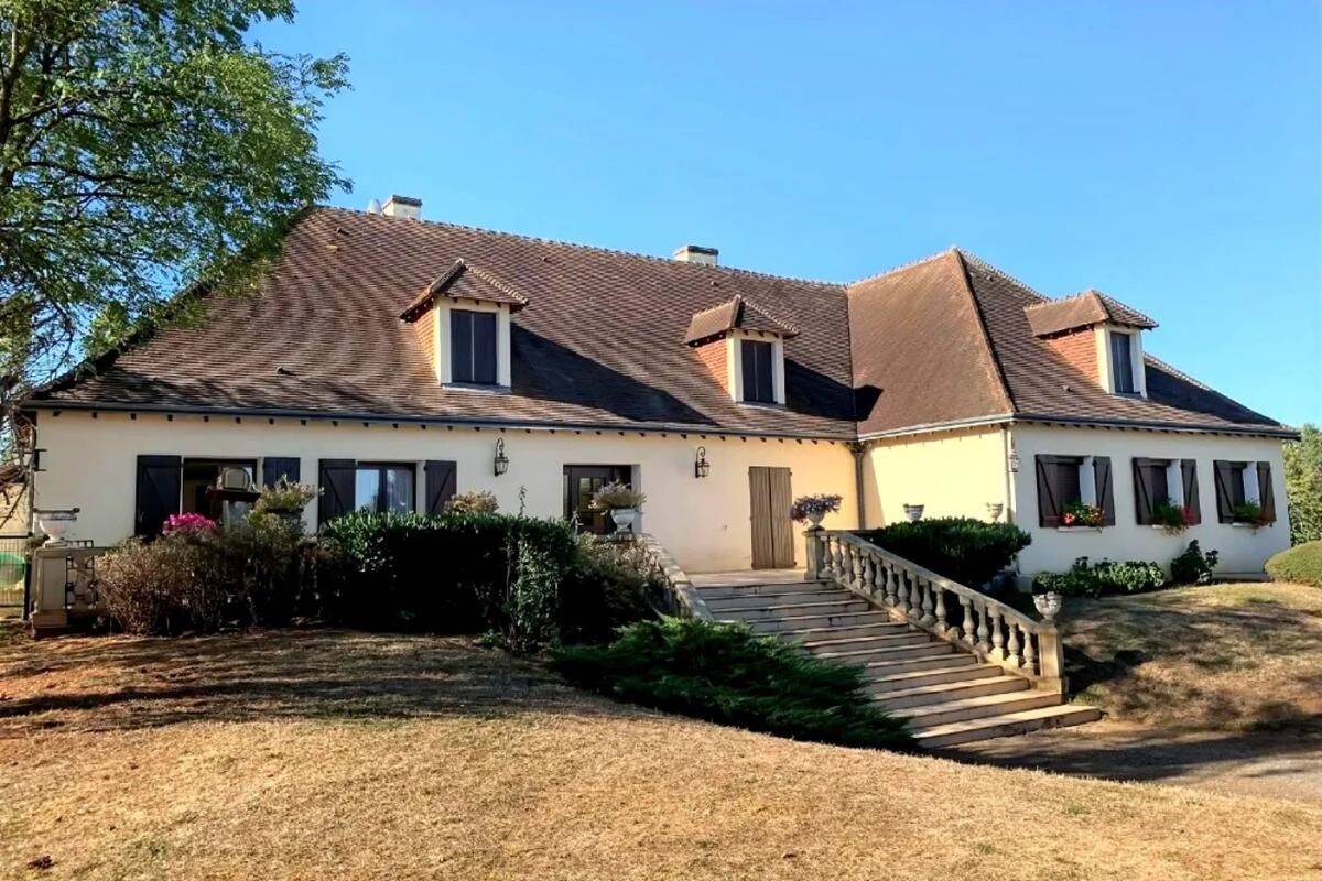 Maison 14 pièces 460 m² · à La Châtre · 460 m² · 315 000 €