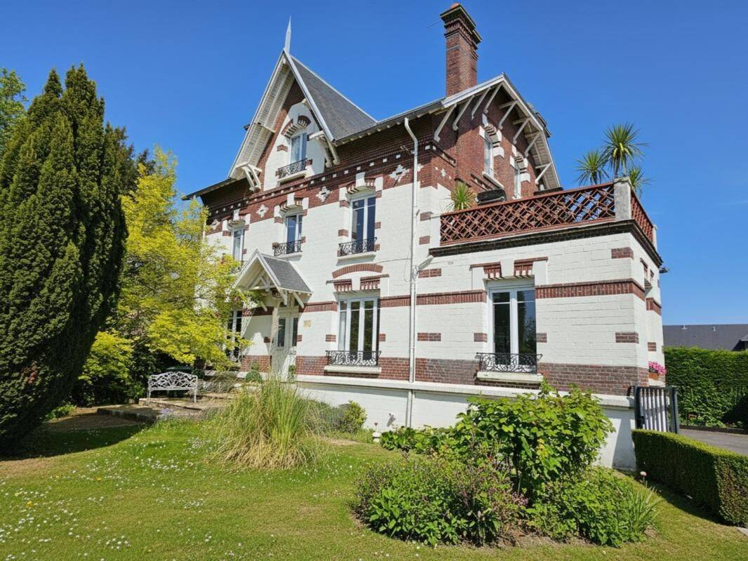 Maison 10 pièces 240 m² · à Crépy-en-Valois · 240 m² · 396 800 €