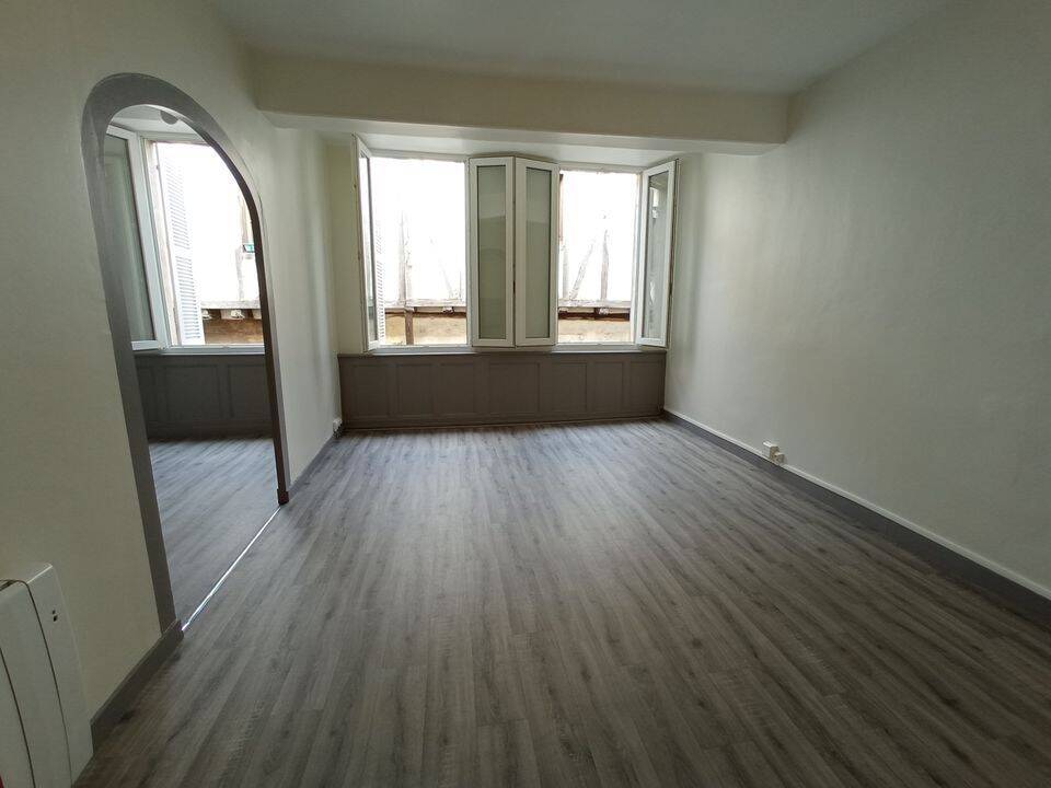 Appartement 1 pièce 30 m² · à Saint-Jean-d'Angély · 30 m² · 315 €