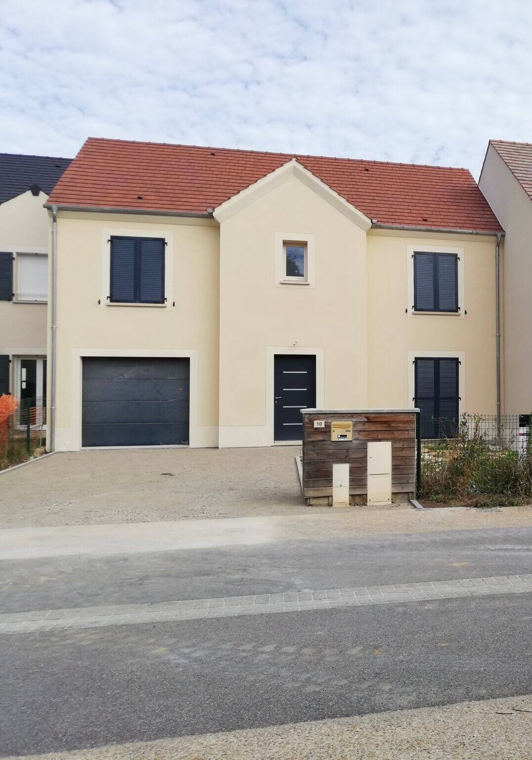 Maison 7 pièces 140 m² · à Les Essarts-le-Roi · 140 m² · 369 000 €