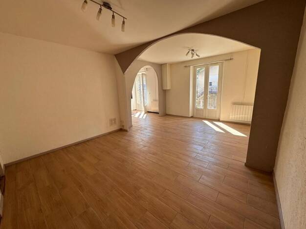 Appartement à louer 580 € 4 pièces 3 chambres 83,8 m² Étage 1/2 Le Martinet 30960