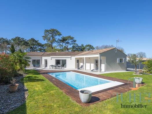 Maison à vendre 684 000 € 7 pièces 4 chambres 173,5 m² 1 078 m² de terrain Breuillet 17920