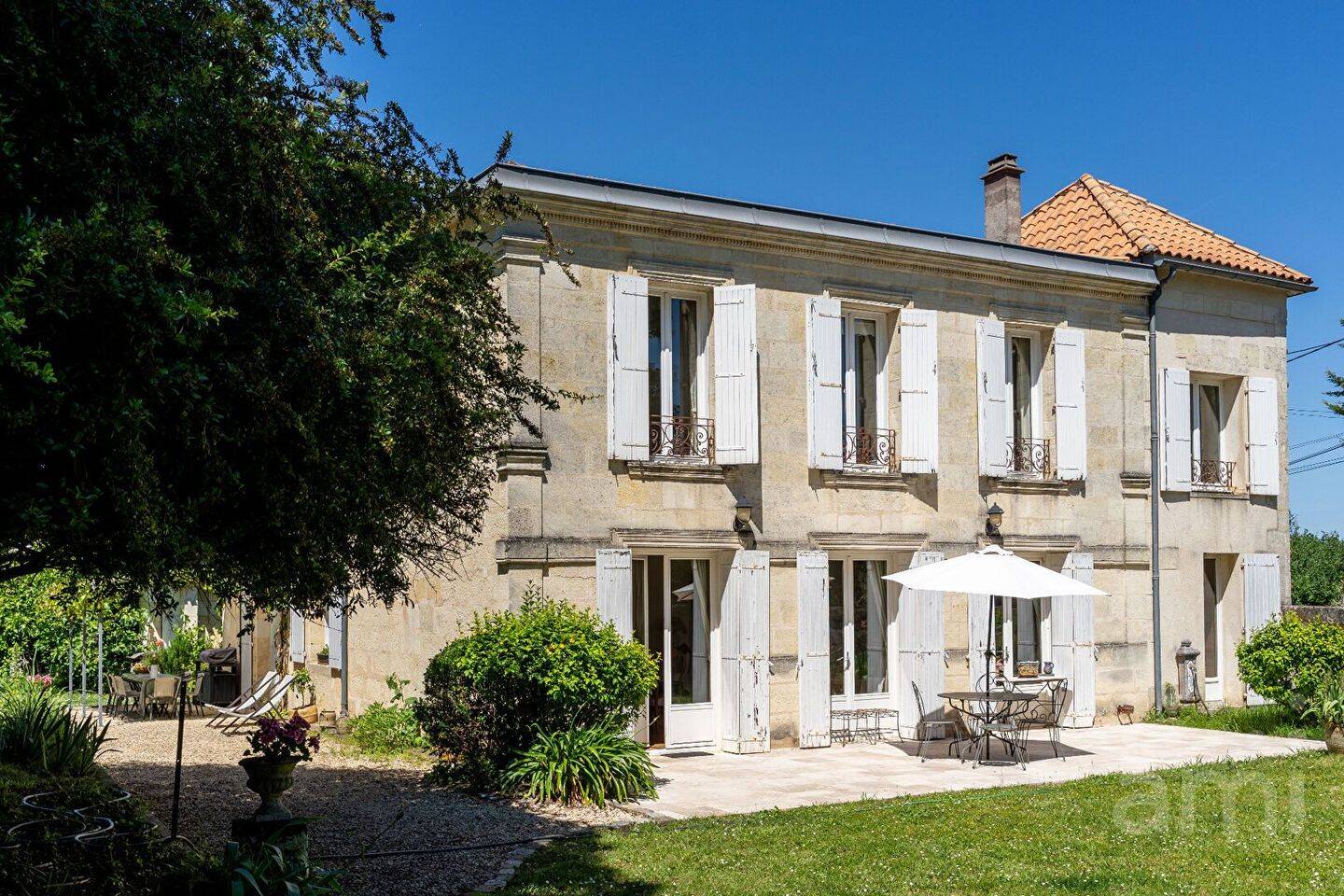 Maison 6 pièces 221 m² · à Artigues-près-Bordeaux · 221 m² · 799 500 €