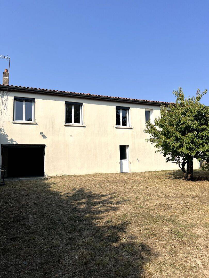 Maison 6 pièces 98 m² · à Chaniers · 98,4 m² · 1 045 €/mois