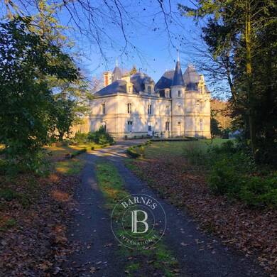 Château à vendre 1 276 000 € 10 pièces 7 chambres 450 m² 160 000 m² de terrain Rennes 35000