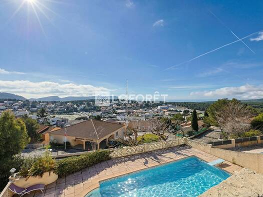 Maison à vendre 695 000 € 7 pièces 5 chambres 172 m² 988 m² de terrain Ouest Carnoux-en-Provence 13470