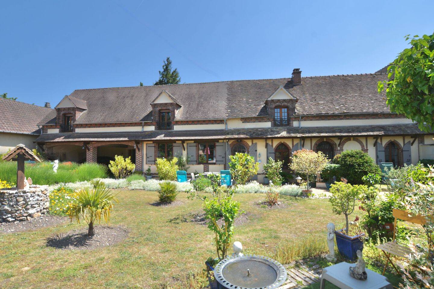 Maison 8 pièces 196 m² · à Sorel-Moussel · 196 m² · 370 000 €