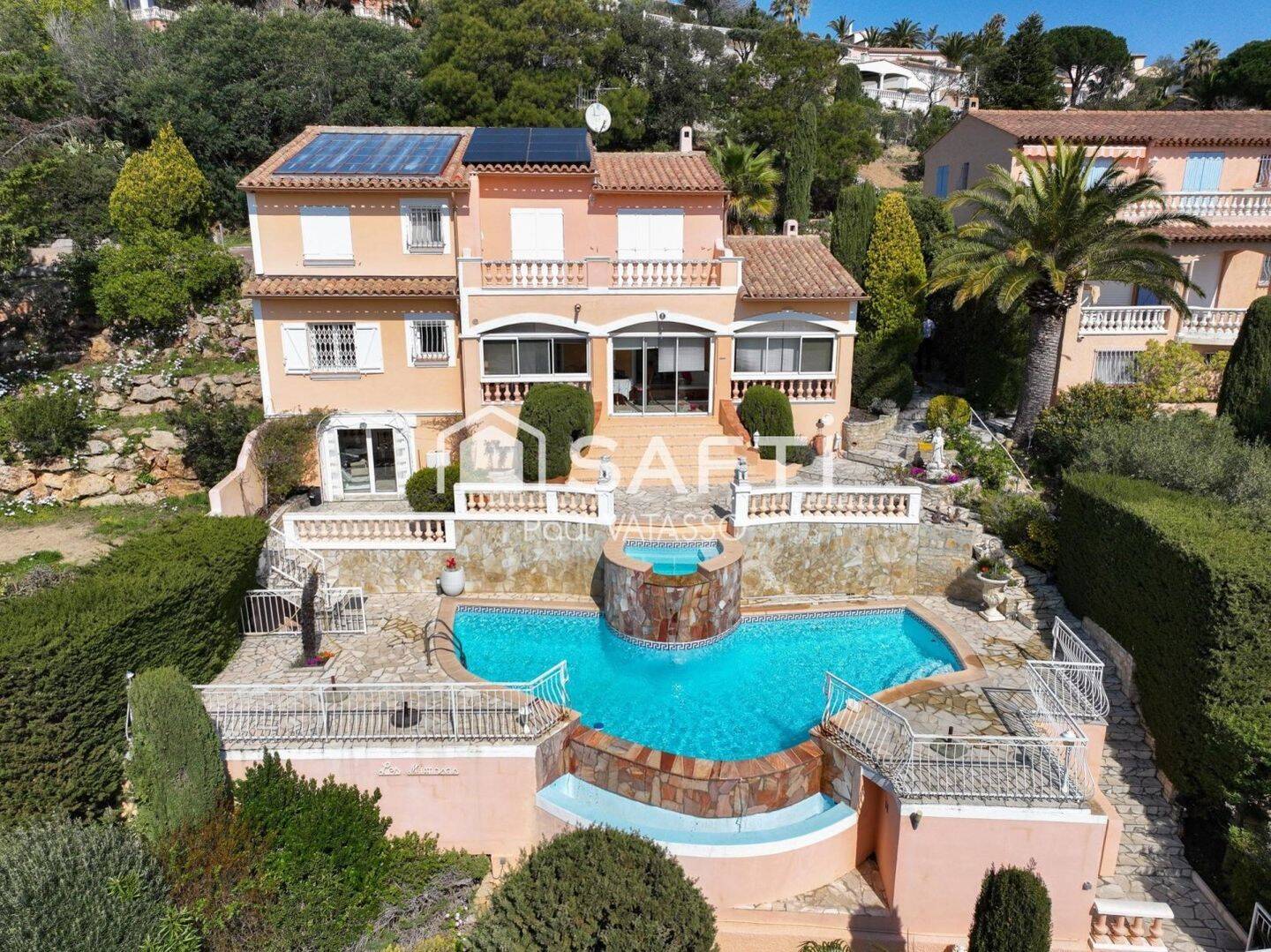 Maison 9 pièces 225 m² · à Roquebrune-sur-Argens · 225 m² · 1 890 000 €