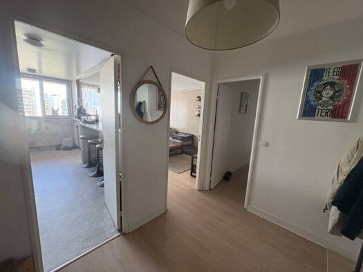 Appartement à louer 1 300 € 3 pièces 2 chambres 76 m² Étage 4/8 Nouveaux Horizons-Coudrays Élancourt 78990