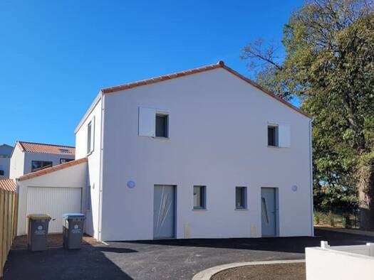 Maison à vendre 300 000 € 3 pièces 2 chambres 74 m² 100 m² de terrain Est Ouest Les Sables-d'Olonne 85340