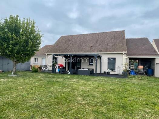 Maison de plain-pied à vendre 254 000 € 4 pièces 3 chambres 103 m² 1 208 m² de terrain Briarres-sur-Essonne 45390