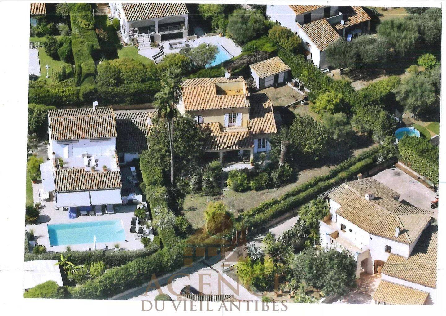 Maison 5 pièces 130 m² · à Antibes · 130 m² · 2 016 €