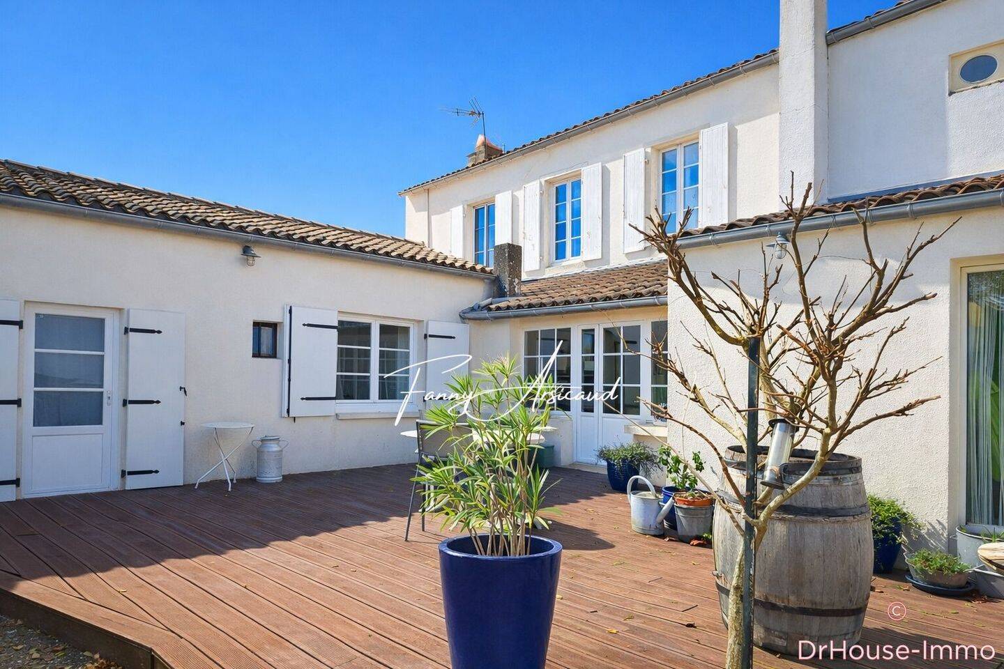 Maison 9 pièces 168 m² · à Charron · 168 m² · 292 000 €