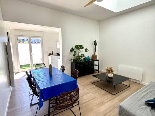 Maison à louer 2 240 € 4 pièces 3 chambres 90 m² 90 m² de terrain Peylanne Talence 33400