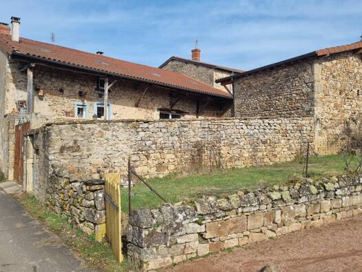 Maison à vendre 175 000 € 8 pièces 4 chambres 218 m² 330 m² de terrain Montagny-sur-Grosne 71520