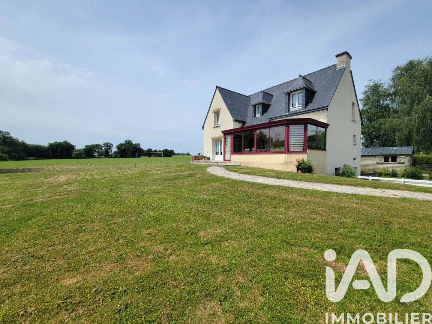 Maison 8 pièces 162 m² · à Le Mené · 162 m² · 230 000 €