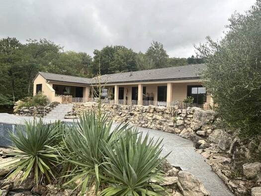 Maison à vendre 384 345 € 5 pièces 4 chambres 160 m² 12 734 m² de terrain Cublac 19520