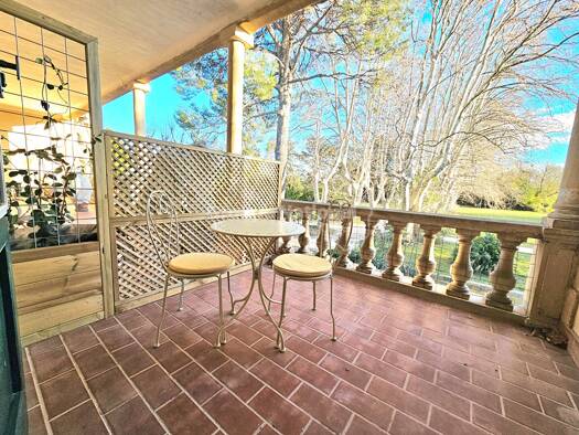 Appartement à louer 980 € 3 pièces 69 m² 1er étage Grans 13450