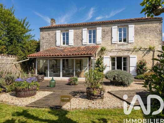 Maison à vendre 268 000 € 6 pièces 3 chambres 170 m² 5 350 m² de terrain Fleurac 16200