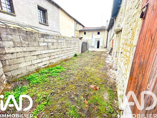 Maison de ville à vendre 46 000 € 4 pièces 3 chambres 80 m² 92 m² de terrain Centre Loudun 86200