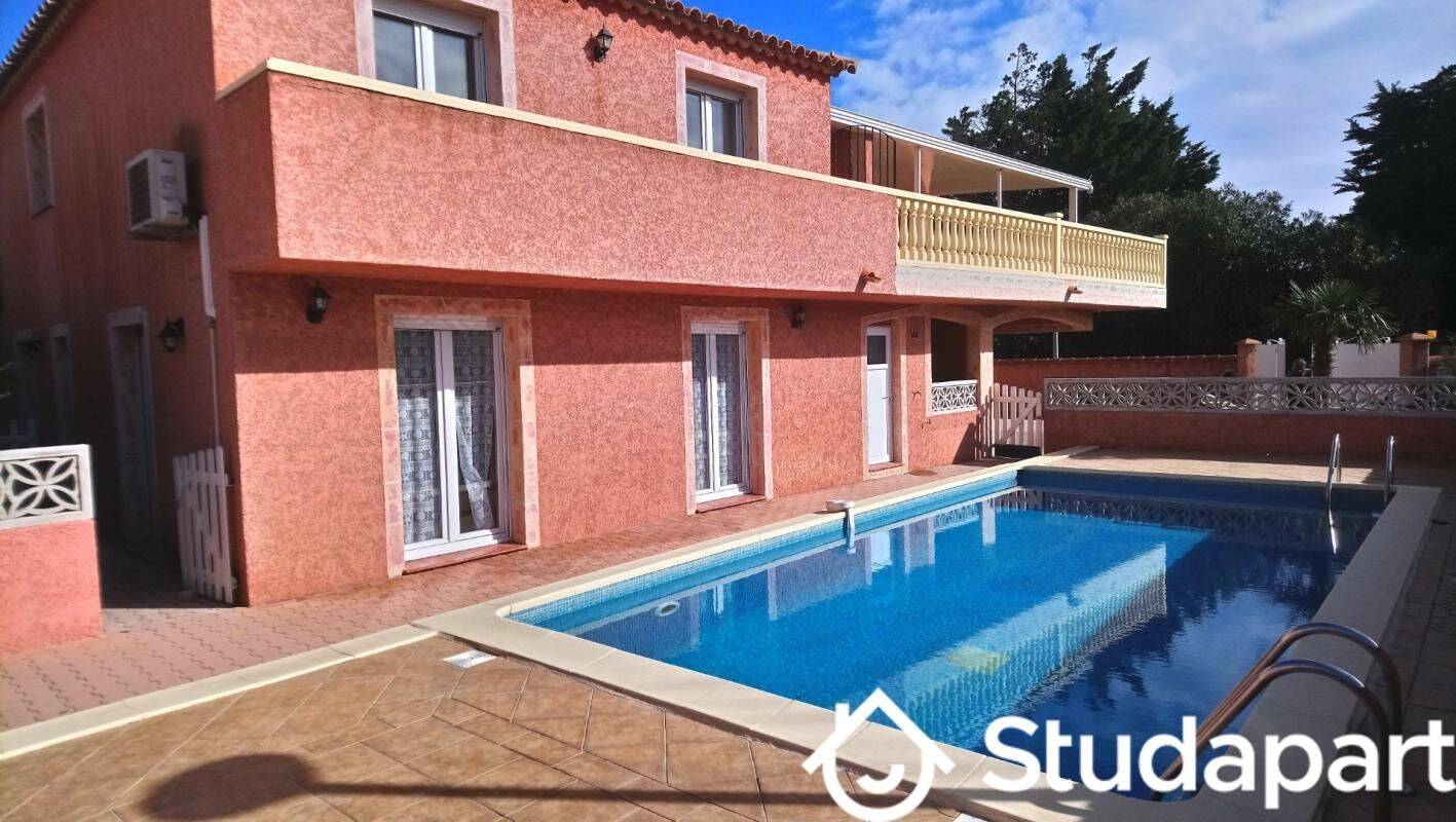1 pièce 21 m² · à Sainte-Marie-la-Mer · 21 m² · 375 €
