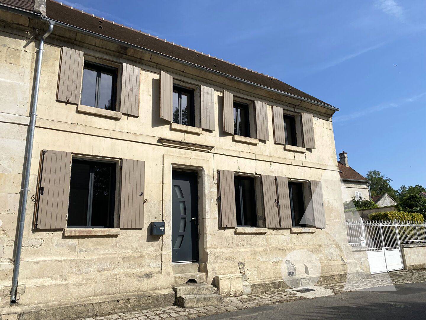 Maison 5 pièces 177 m² · à Crépy-en-Valois · 176,8 m² · 252 000 €