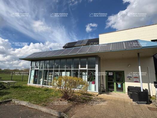 Local d'activités à vendre 620 000 € 566 m² d'espace de stockage Rochecorbon 37210