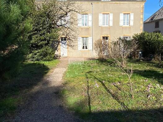 Maison à vendre 220 680 € 9 pièces 5 chambres 156 m² 820 m² de terrain Paray-le-Monial 71600