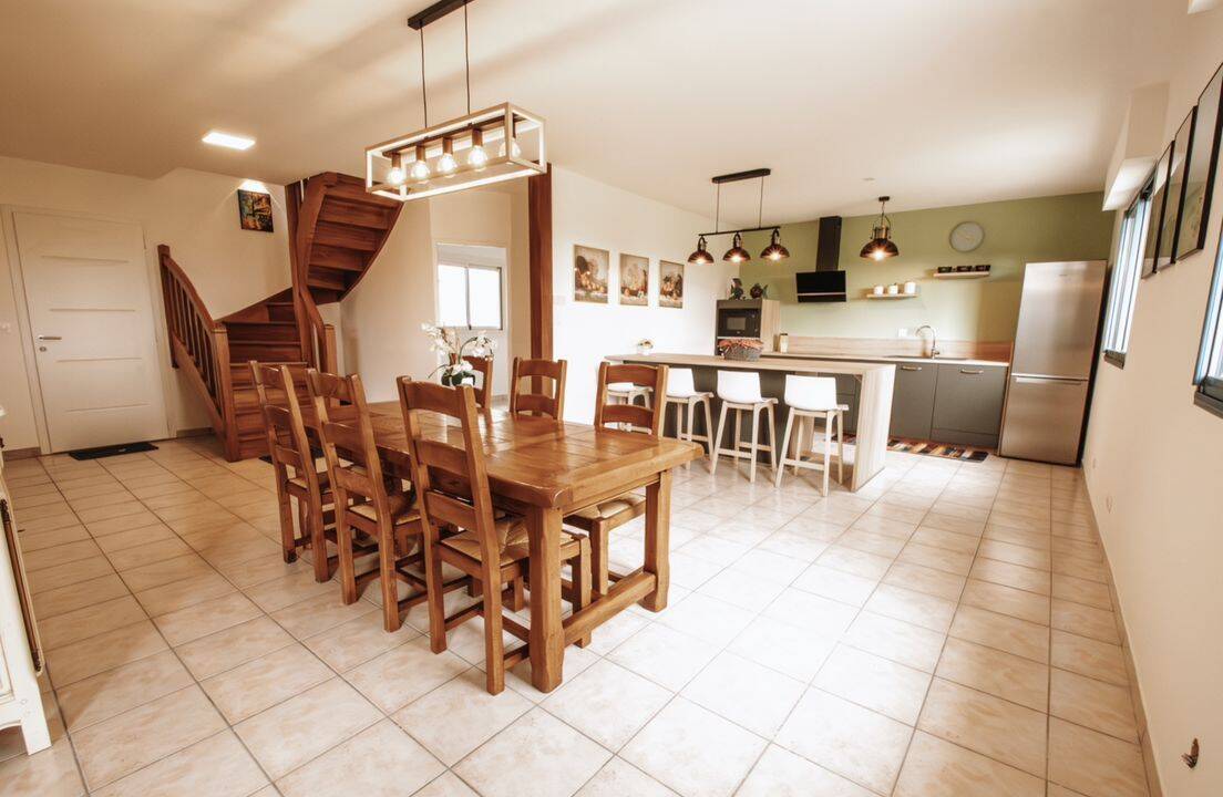 Maison 6 pièces 180 m² · à Auppegard · 180 m² · 1 350 €/mois